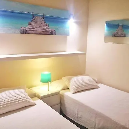 Casita Con Porche Y Jardin A 30 M De La Playa * Marbella