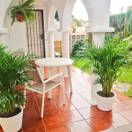 Holiday home Casita Con Porche Y Jardin A 30 M De La Playa Marbella