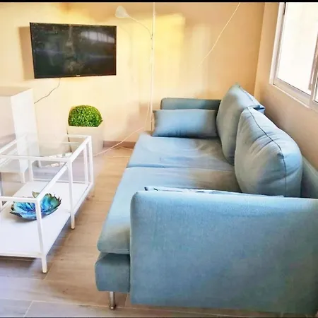 Casita Con Porche Y Jardin A 30 M De La Playa Holiday home Marbella